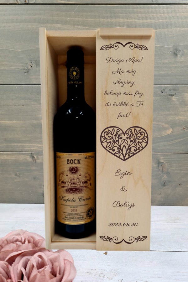 Szívbe zárt levelek boros örömapaköszöntő ajándékdoboz esküvőre