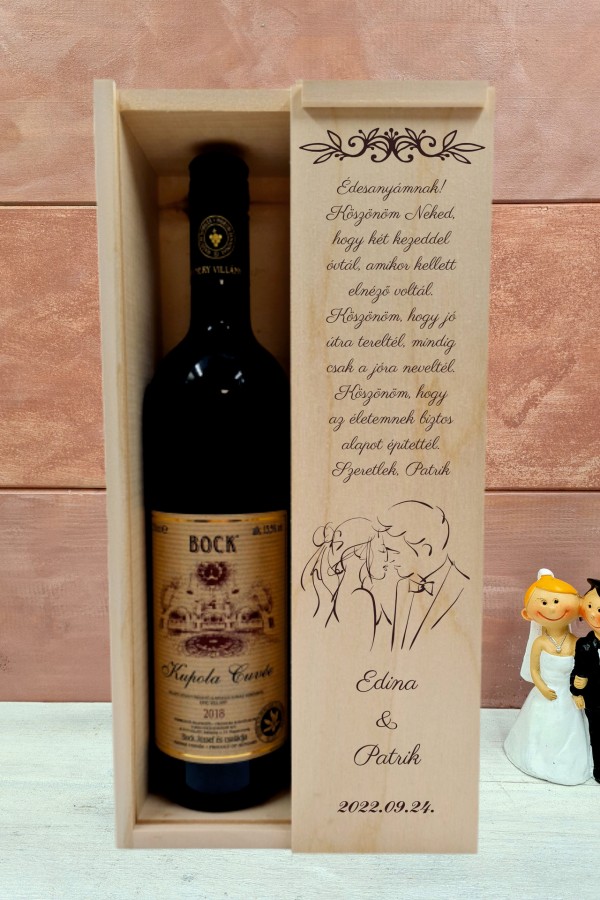 Menyasszony és vőlegény boros örömanya köszöntő doboz esküvőre