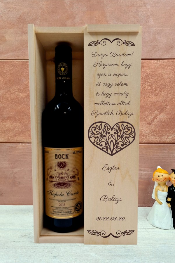 Szívbe zárt levelek esküvői boros ajándék díszdoboz barátnak