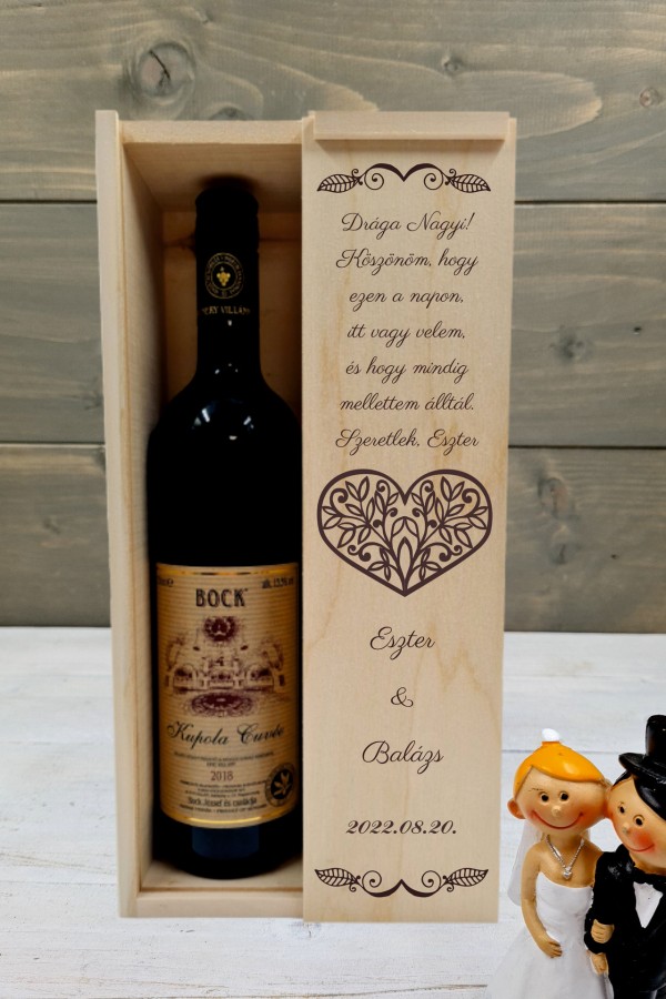 Szívbe zárt levelek esküvői boros nagymama köszöntő ajándék díszdoboz