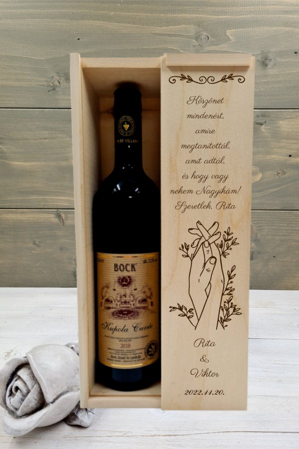 Összefonodó kezek esküvői boros nagymama köszöntő ajándék díszdoboz