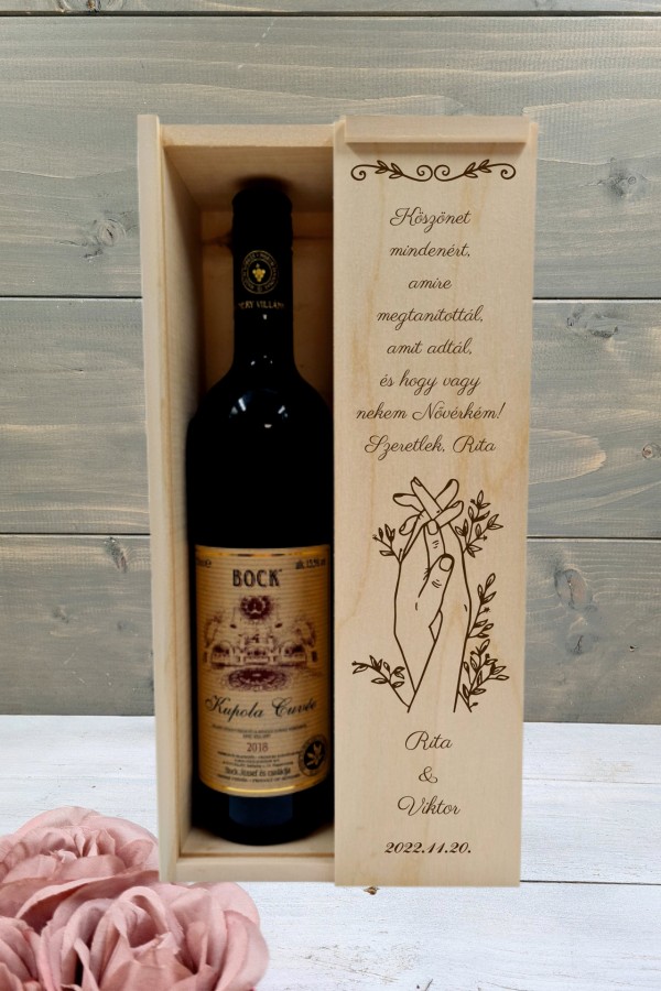 Összefonodó kezek esküvői boros testvér köszöntő ajándék díszdoboz