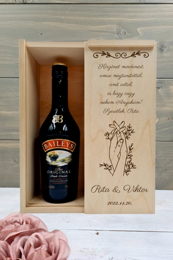 Összefonodó kezek Örömanya köszöntő italos ajándék díszdoboz