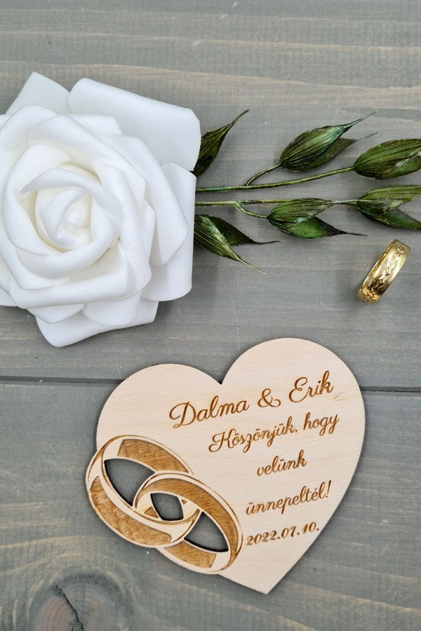 Gyűrűk esküvői vendégköszöntő ajándék hűtőmágnes