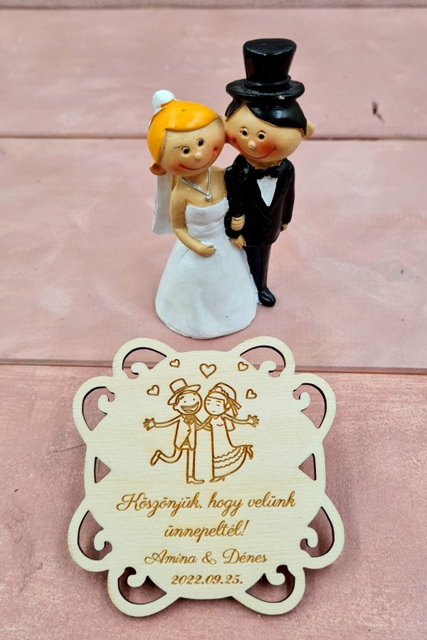 Szerelmes pár esküvői vendégköszöntő ajándék hűtőmágnes