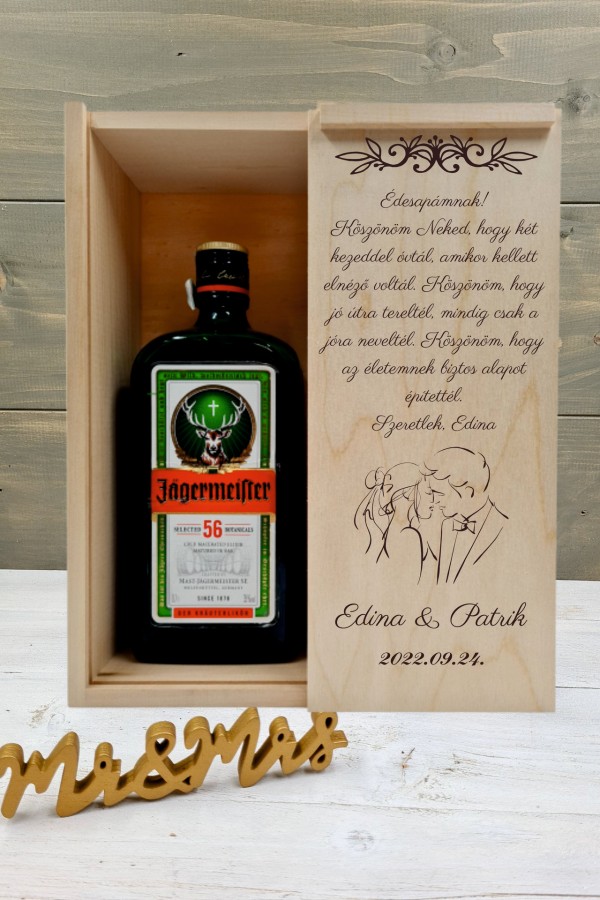 Az ifjú pár szülőköszöntő italos ajándék díszdoboz