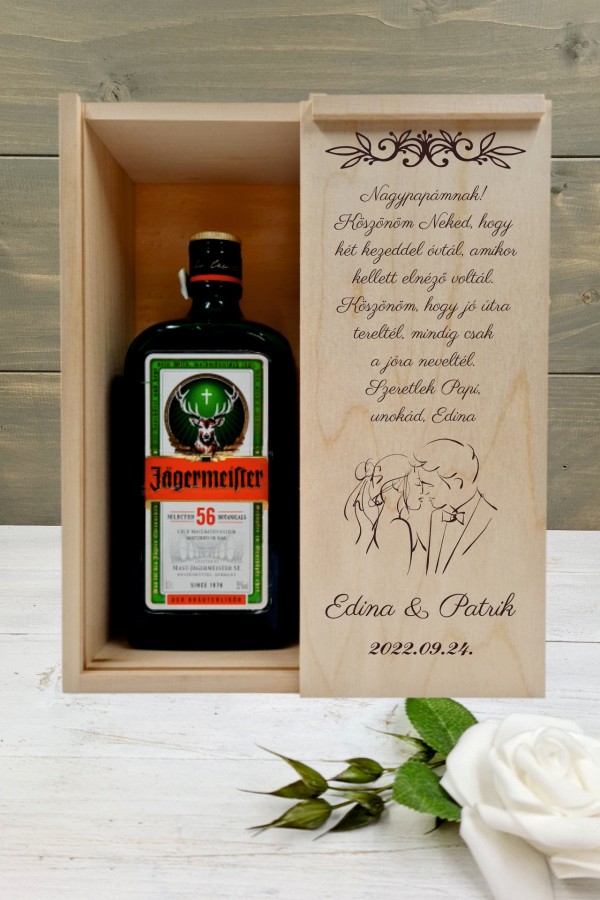 Az ifjú pár Nagypapa köszöntő italos ajándék díszdoboz