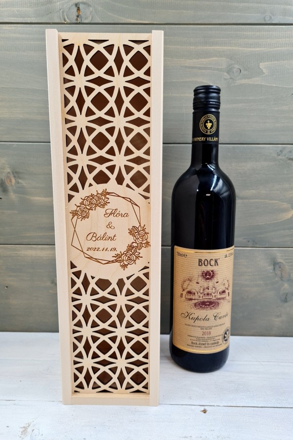 Virág koszorú esküvői szülőköszöntő ajándék boros díszdoboz