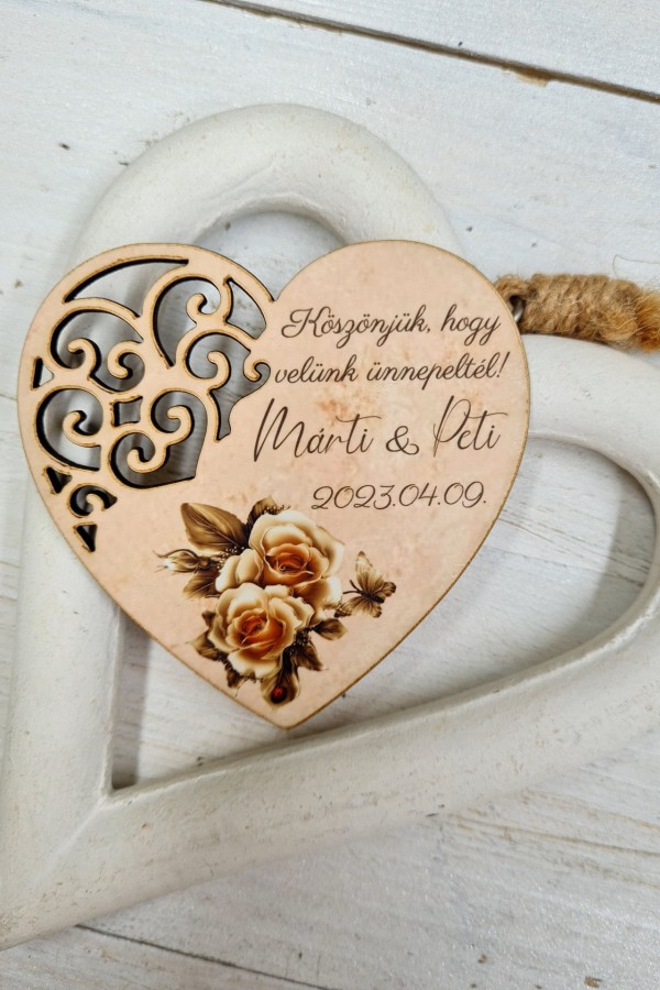 Virágcsokor vendégköszöntő ajándék hűtőmágnes esküvőre 