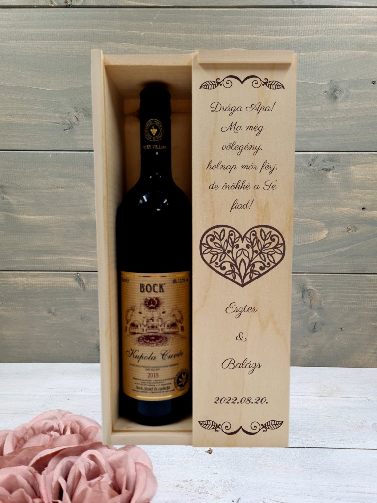 Szívbe zárt levelek boros örömapaköszöntő ajándékdoboz esküvőre