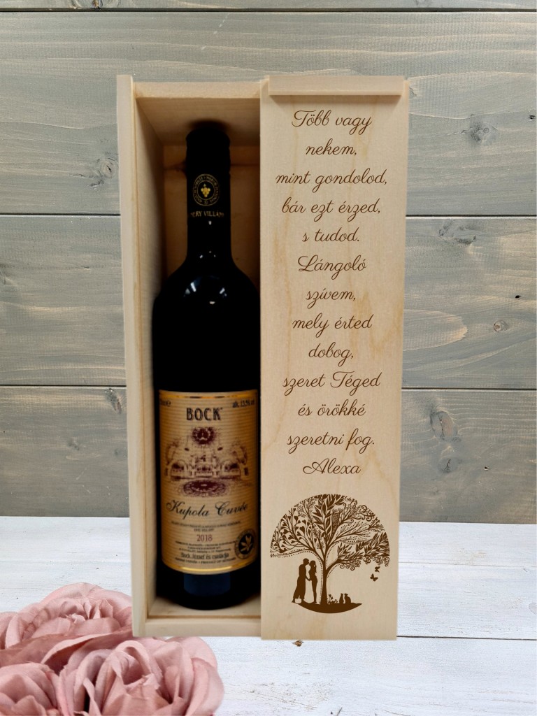 Szerelmesek a fa alatt boros doboz Valentin napra 