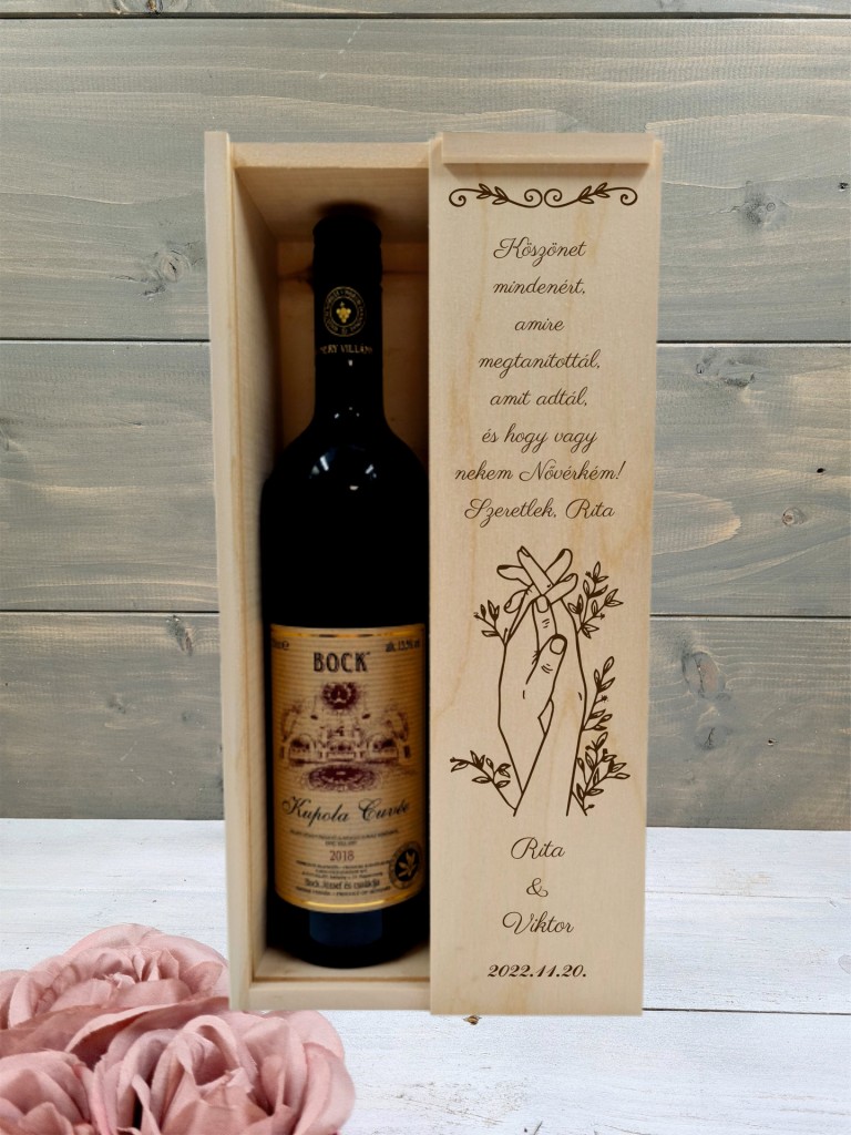 Összefonodó kezek esküvői boros testvér köszöntő ajándék díszdoboz