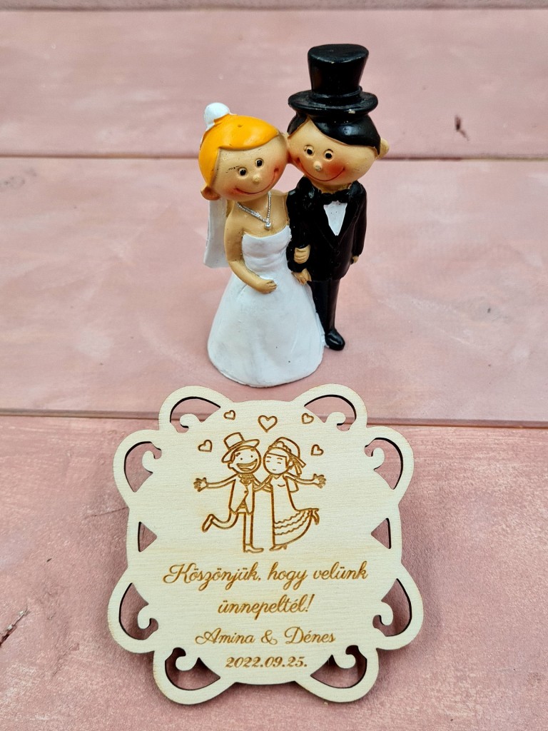 Szerelmes pár esküvői vendégköszöntő ajándék hűtőmágnes