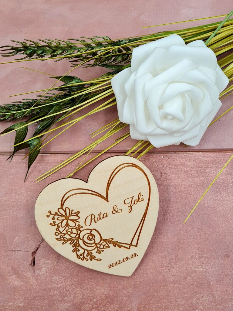 Szív koszorú esküvői vendégköszöntő ajándék hűtőmágnes 