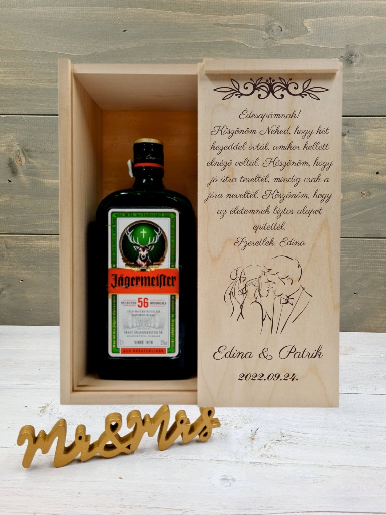 Az ifjú pár szülőköszöntő italos ajándék díszdoboz