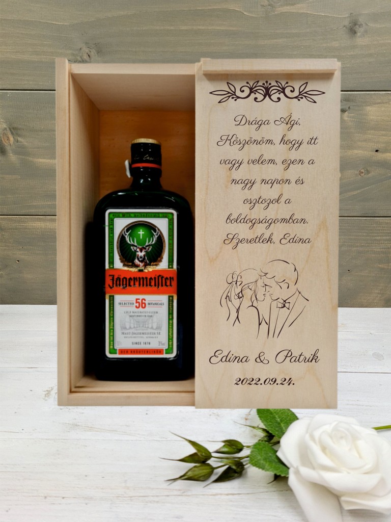 Az ifjú pár Barát köszöntő italos ajándék díszdoboz