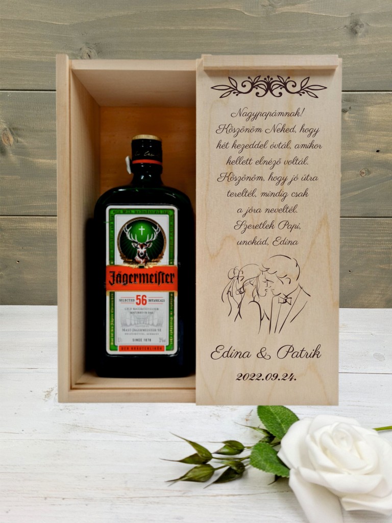 Az ifjú pár Nagypapa köszöntő italos ajándék díszdoboz