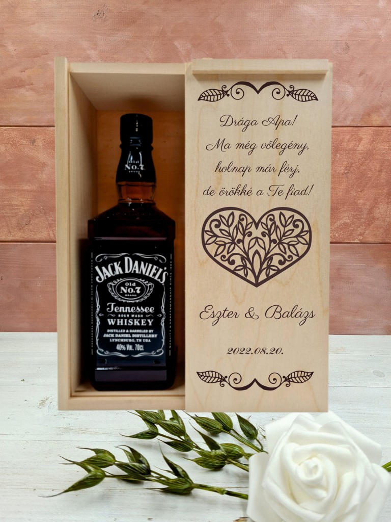 Szívbe zárt levelek szülőköszöntő Whiskey ajándék díszdoboz