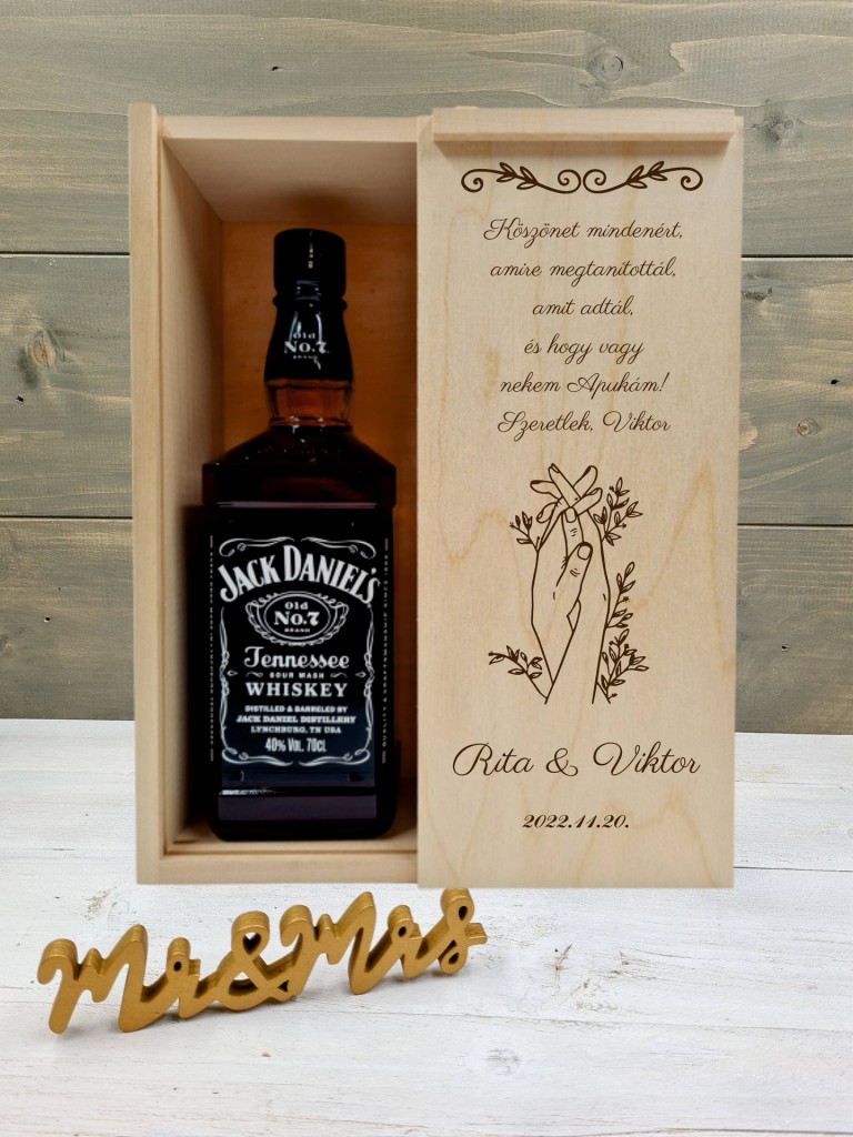 Összefonodó kezek Örömanya köszöntő  Whiskeys ajándék díszdoboz