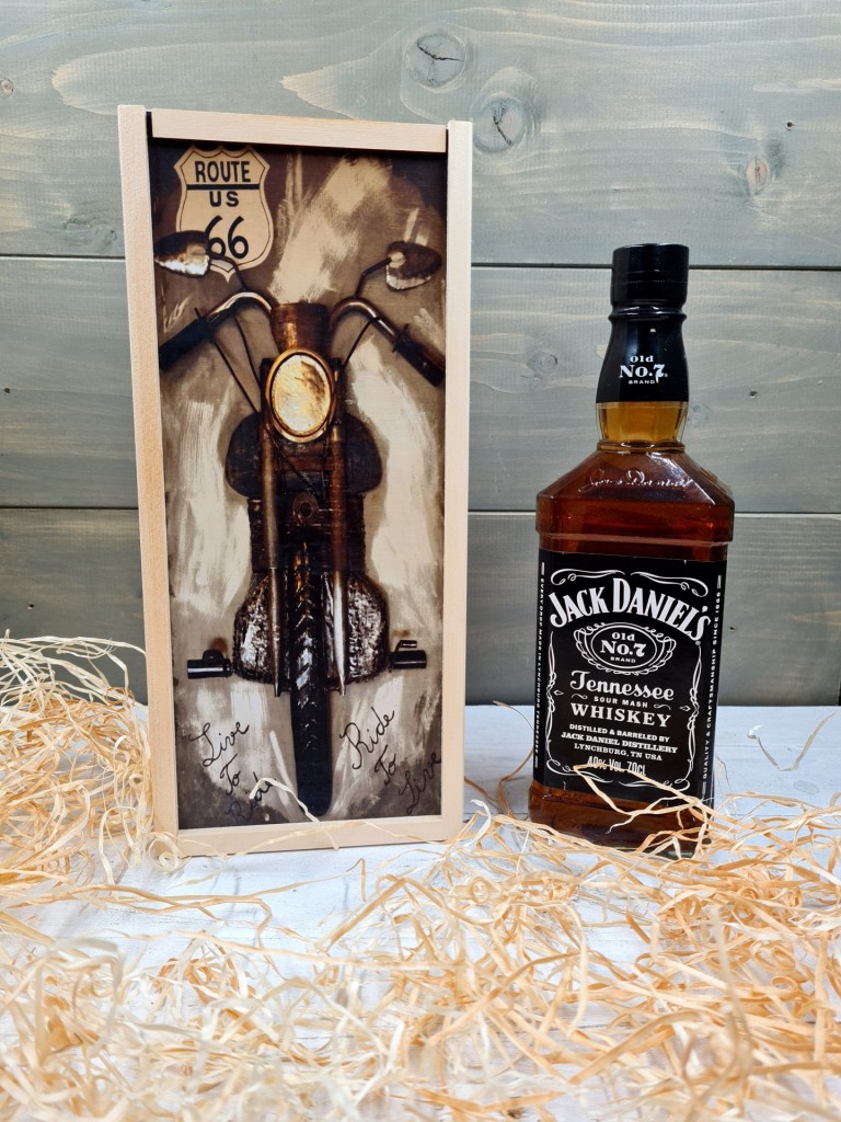 Régi motorosoknak italos ajándék díszdoboz szülinapra