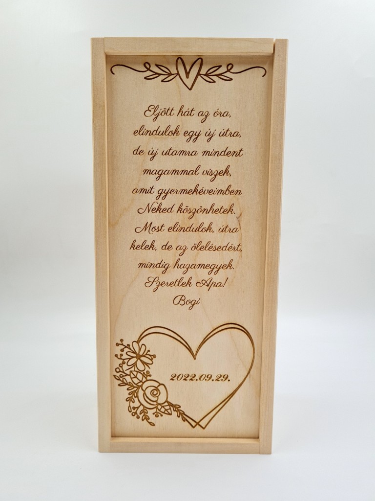 Virágzó szív italos szülőköszöntő ajándékdoboz esküvőre