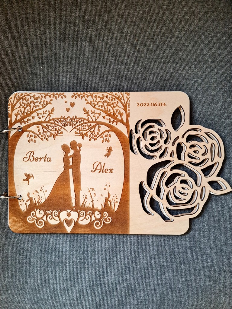 Szerelmesek a fa alatt esküvői vendégkönyv emlékkönyv