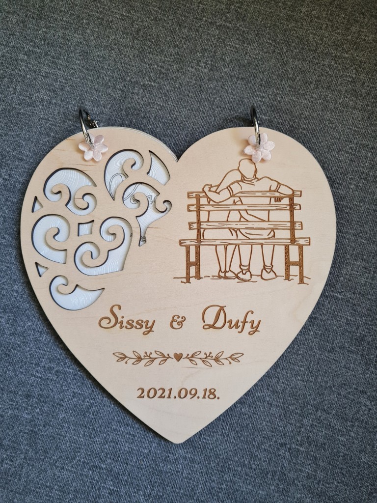 Szerelmesek a padon vendégkönyv esküvőre