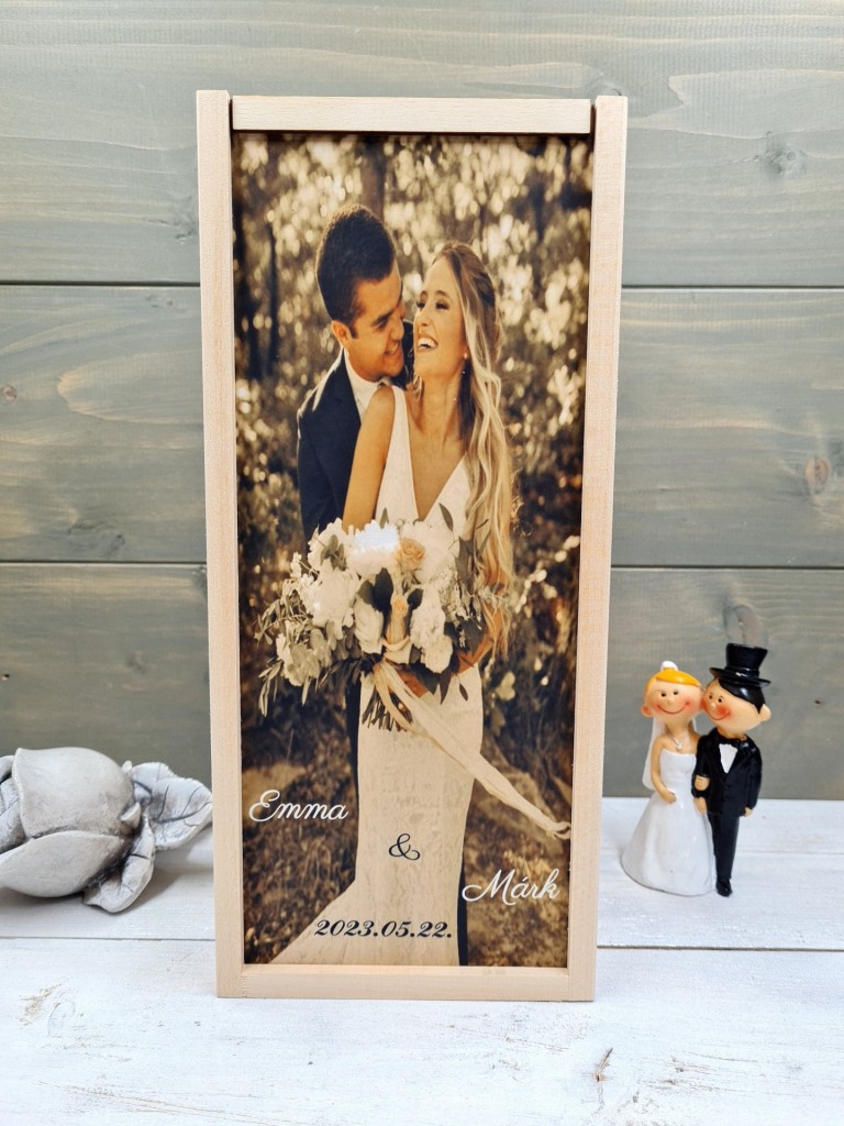 Esküvői emlék italos ajándék díszdoboz