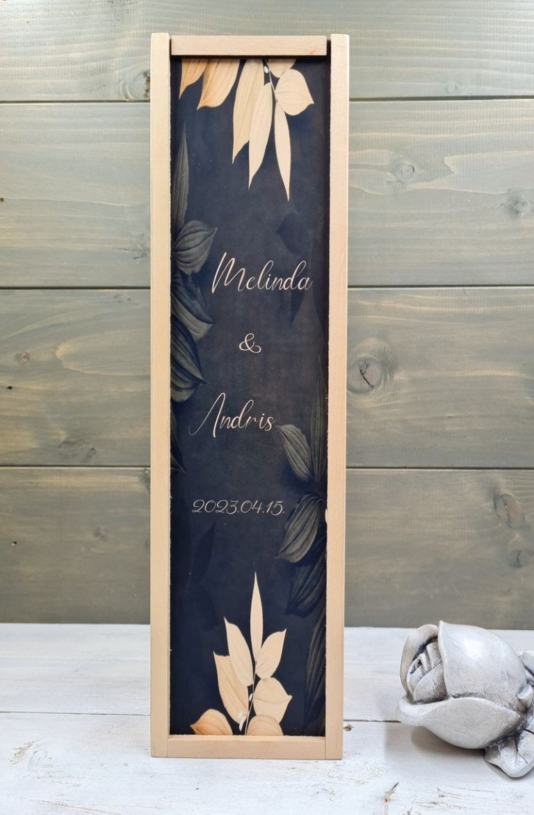 Levelek közt esküvői szülőköszöntő boros ajándékdoboz