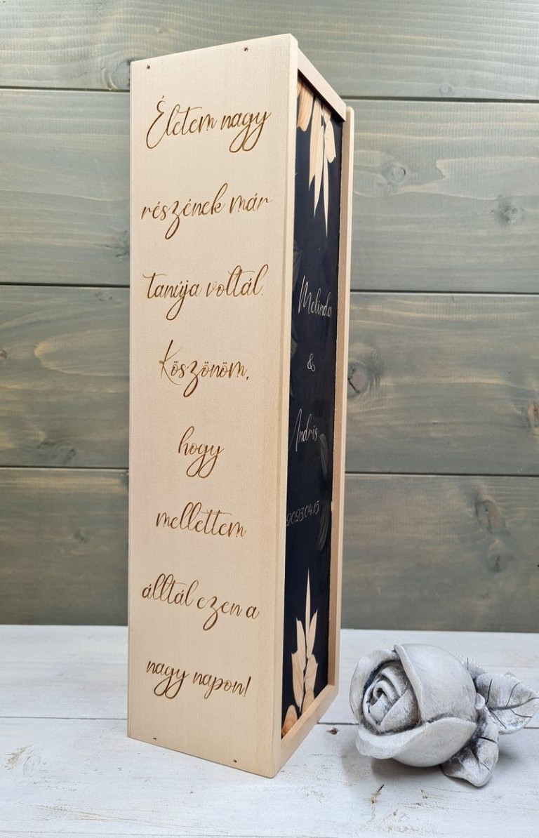 Levelek közt esküvői szülőköszöntő boros ajándékdoboz