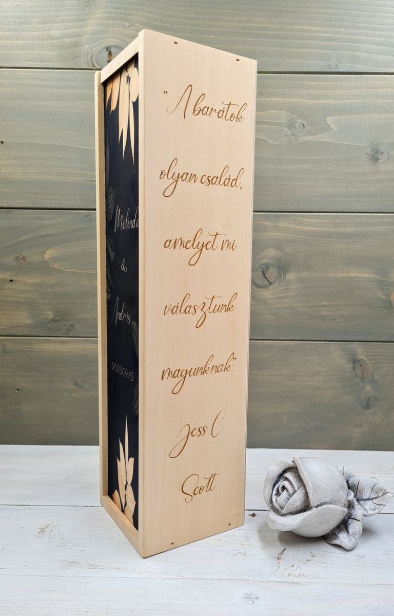 Levelek közt esküvői szülőköszöntő boros ajándékdoboz