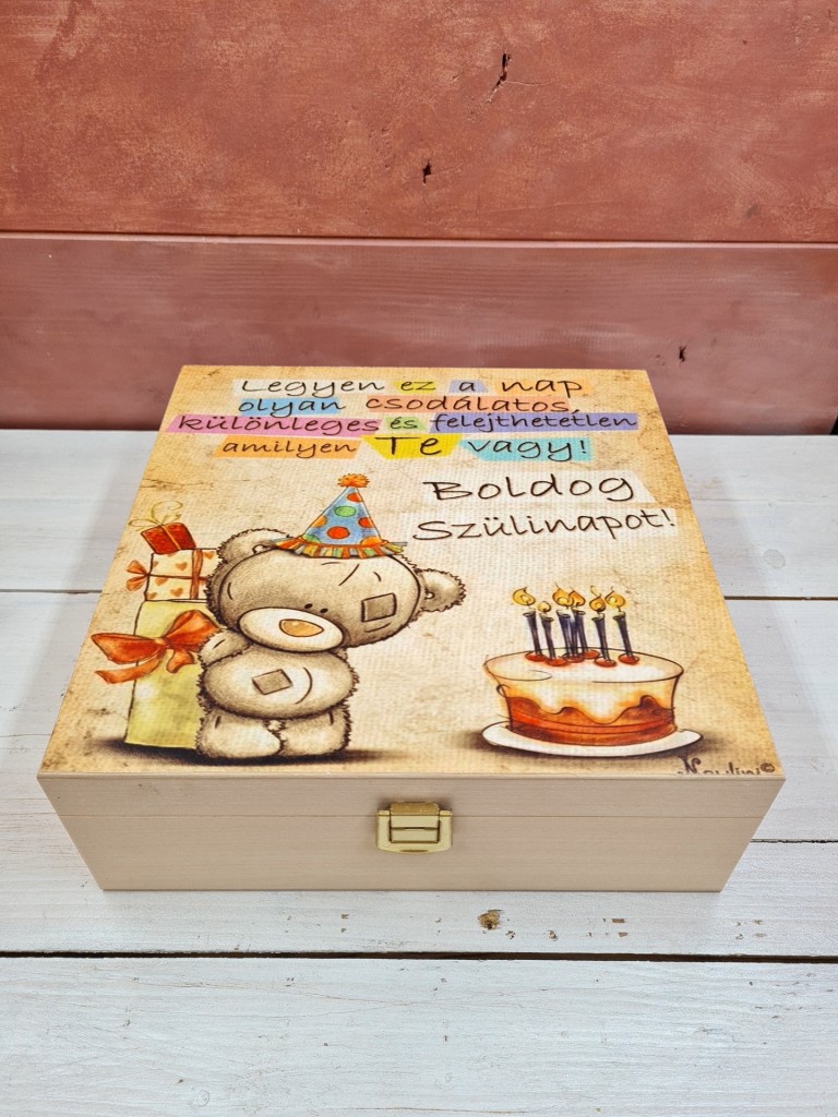 Cuki mackós kávés, teás, édességes, italos ajándék díszdoboz szülinapra