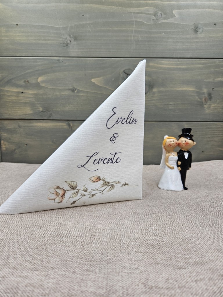 Virágszál egyedi esküvői textilhatású szalvéta