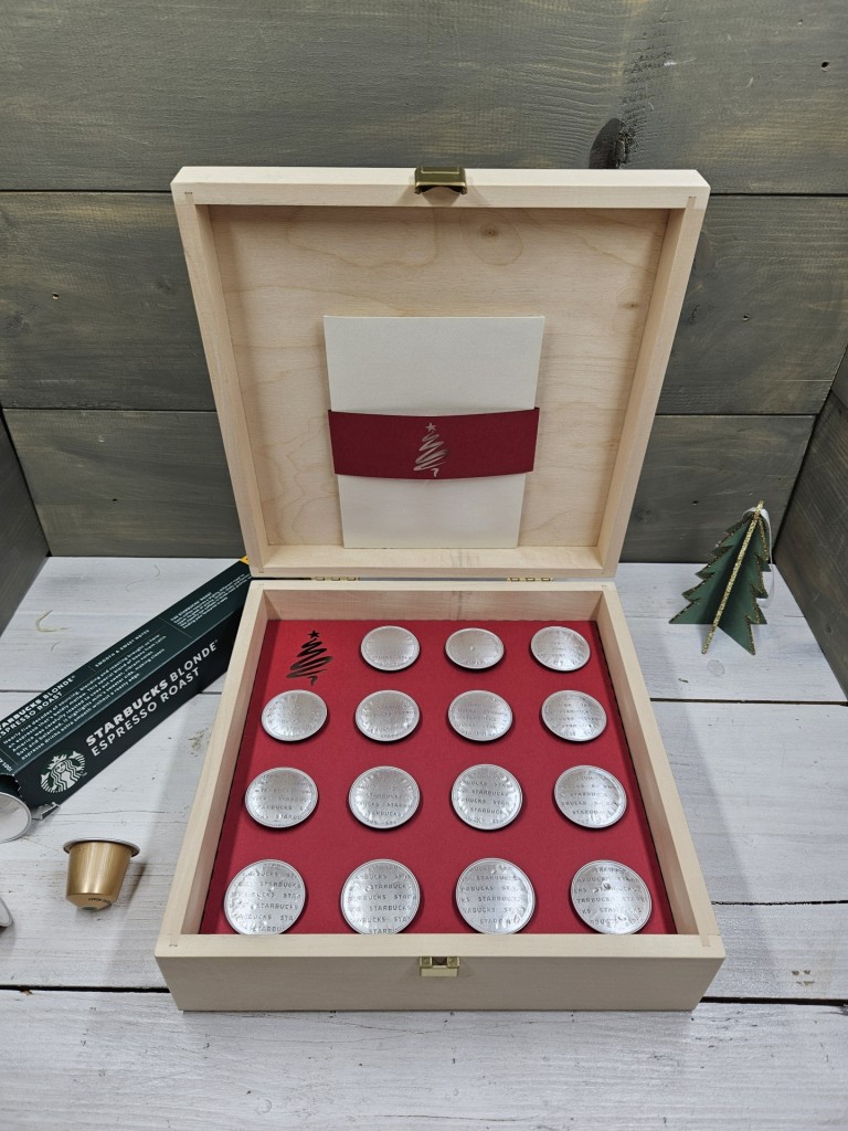 Arany karácsony kávés, teás, édességes, italos ajándék díszdoboz karácsonyra