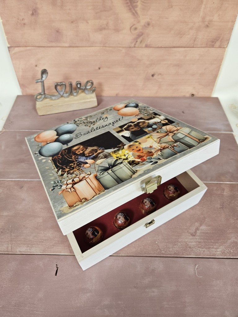 Szülinapi emlékek kávés, teás, édességes ajándék díszdoboz