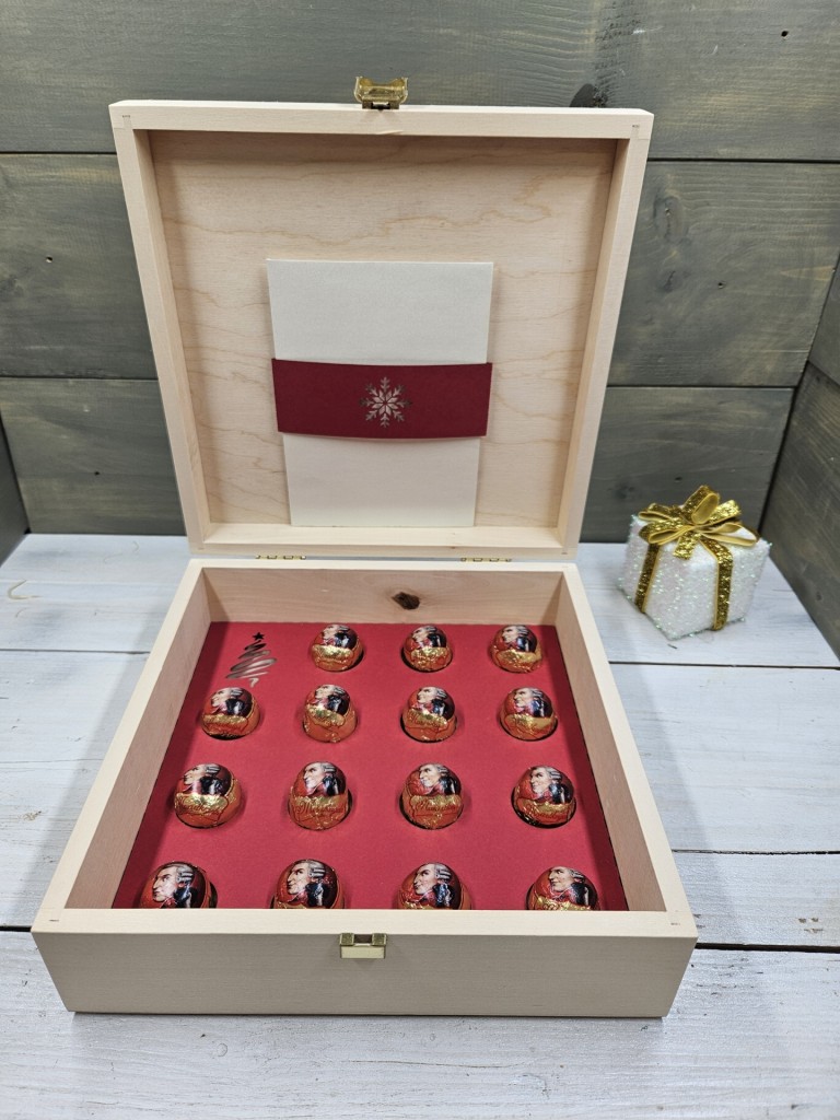 Téli kuckó kávés, teás, édességes, italos ajándék díszdoboz karácsonyra