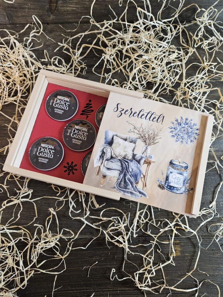 Téli kuckó kávés, teás, édességes ajándék díszdoboz karácsonyra