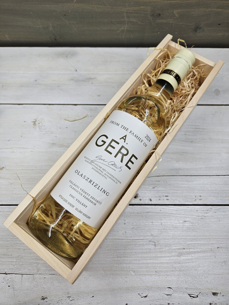 Falevelek közt esküvői szülőköszöntő ajándék bortartó díszdoboz 