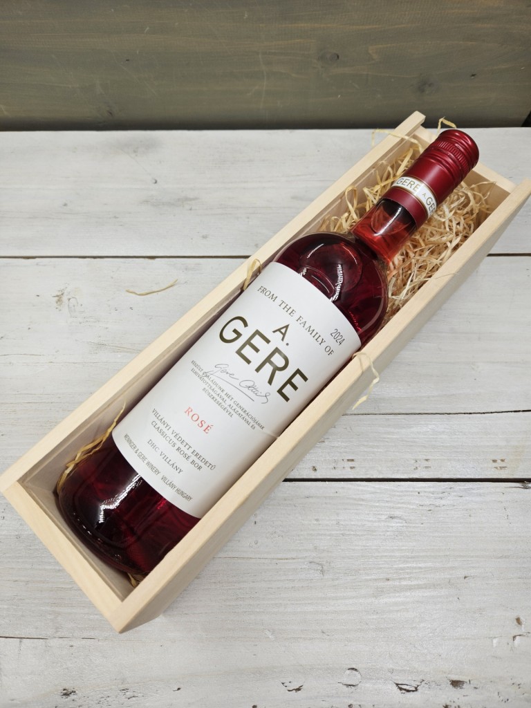 Falevelek közt esküvői szülőköszöntő ajándék bortartó díszdoboz 