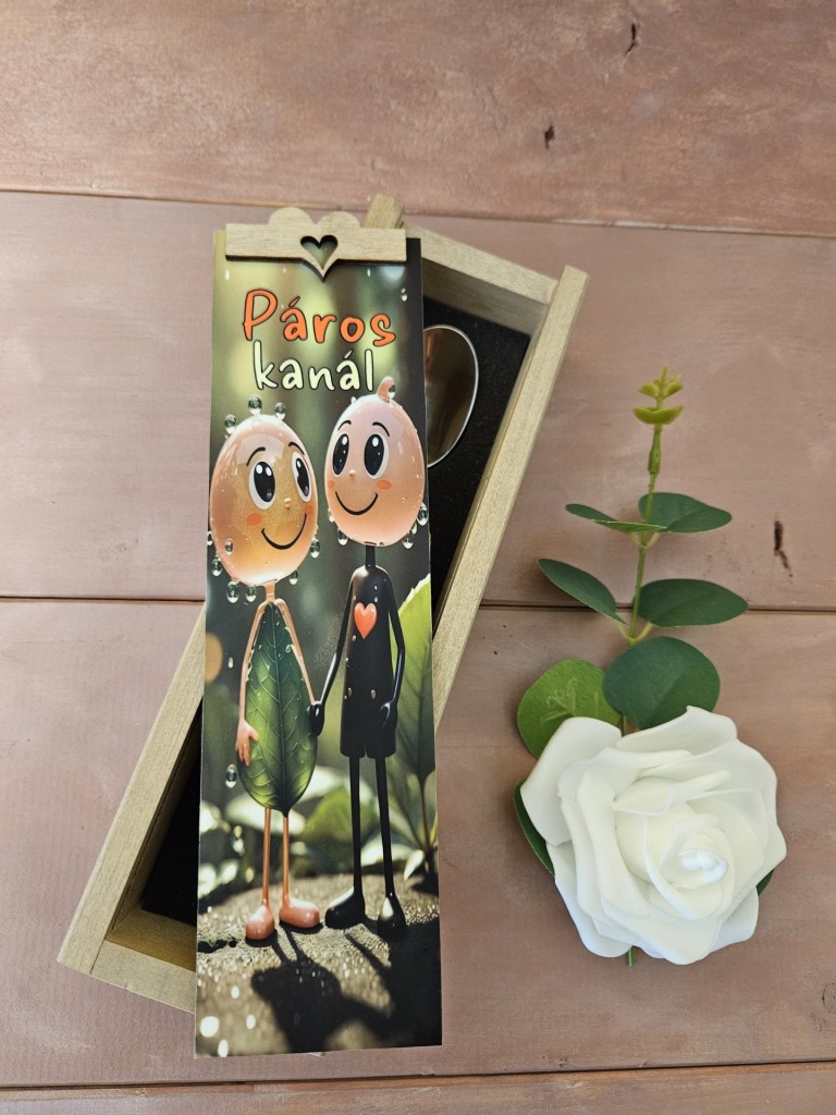 Szerelmesek ajándék doboz   gravírozott kiskanalakkal