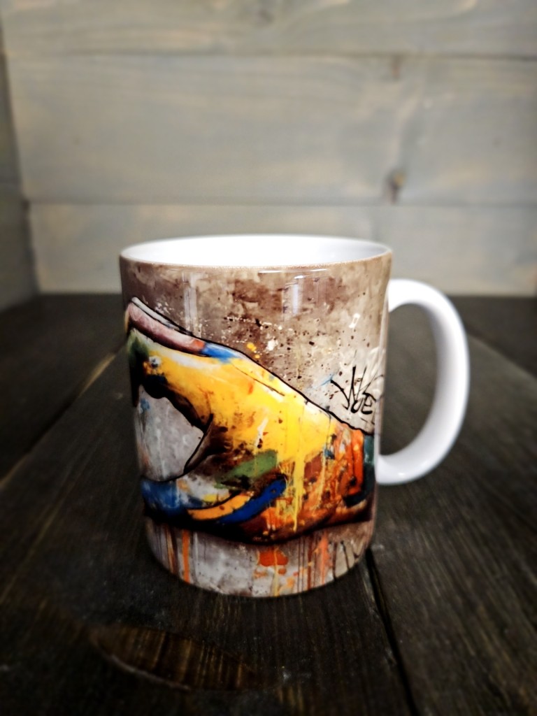 Graffiti szívet formázó kéz bögre