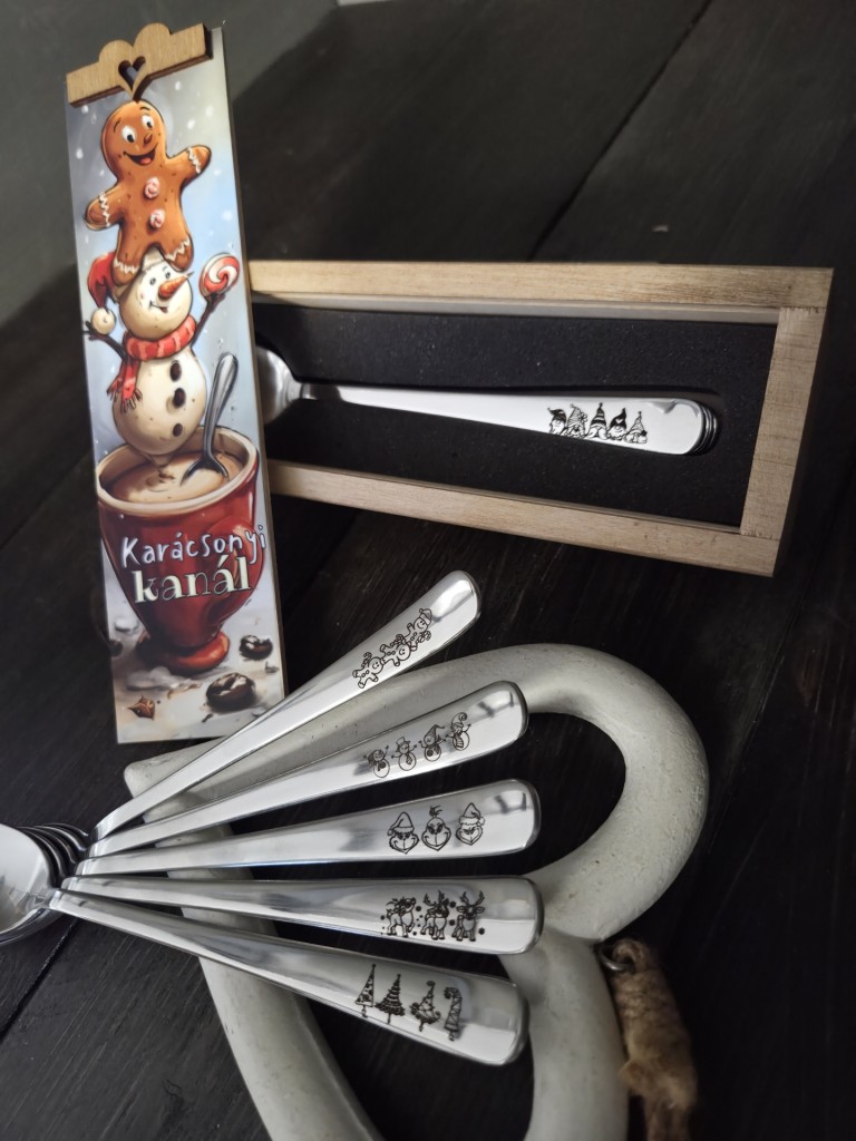 Karácsonyi kanál gravírozott mintás kiskanalak díszdobozban