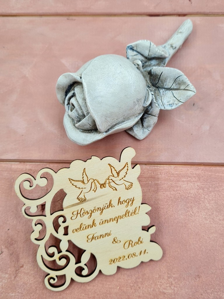 Galambok gyűrűvel esküvői vendégköszöntő ajándék hűtőmágnes