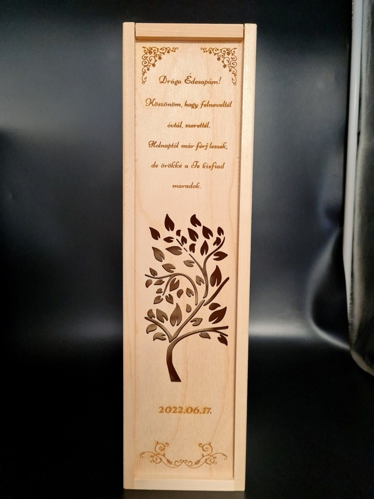 Lombos fa szülőköszöntő boros doboz esküvőre