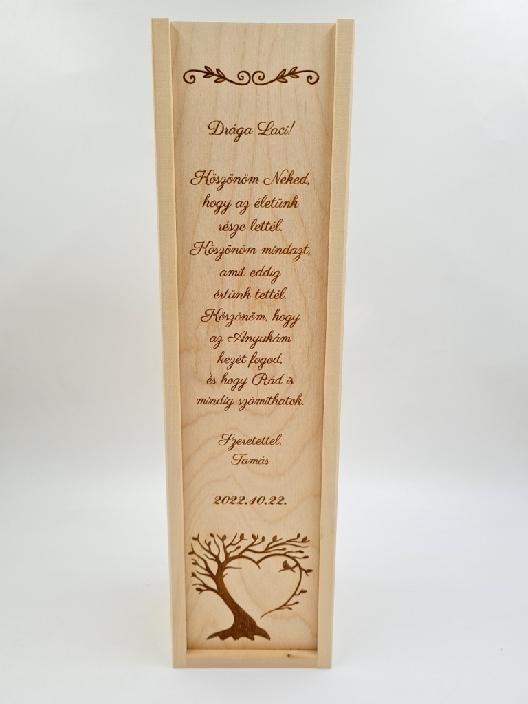 Fa alatt esküvői köszönőajándék boros doboz