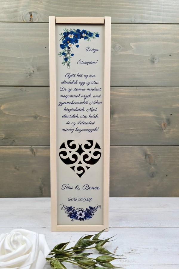 Kék virágfüzér esküvői szülőköszöntő boros ajándék díszdoboz