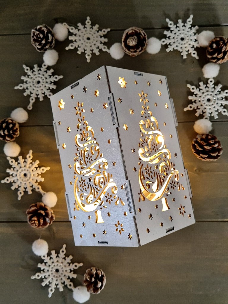 Karácsonyi lámpás dekoráció