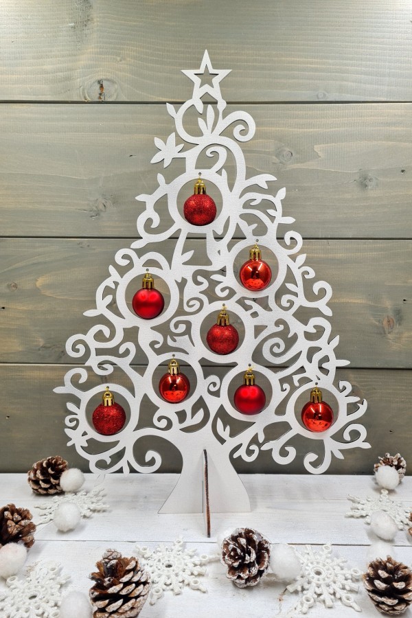 Csodás karácsonyfa gömb díszekkel 